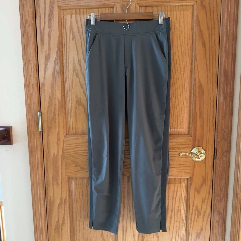 Athleta Women’s light Olive Green Pants Size 4